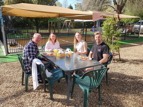 Adina Lodge Holiday Apartments - Tourism Canberra 1