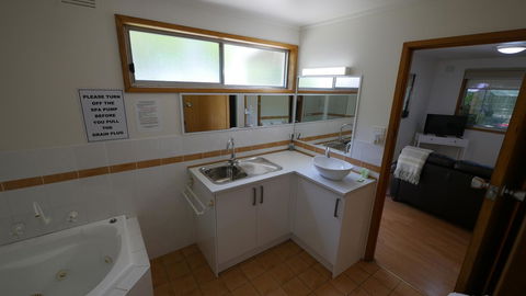 Adina Lodge Holiday Apartments - Tourism Canberra 25