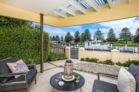 The Waterfront Apartment - Tourism Canberra 0