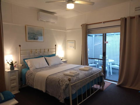 The Boathouse A 3 Bedroom House - Tourism Canberra 1