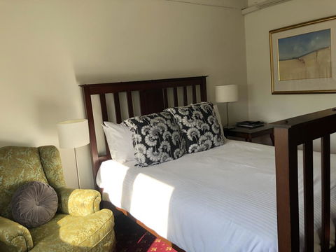 The Corner Hotel Alexandra - Tourism Canberra 2