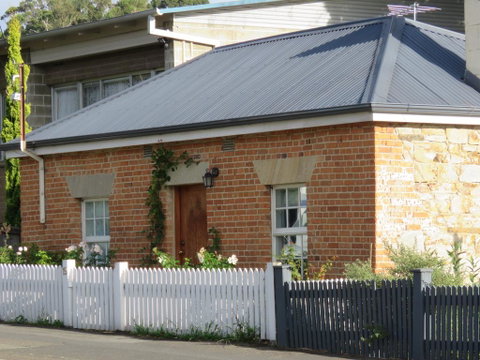 The Cottage South Hobart - Tourism Canberra 0