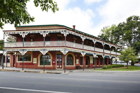The Daylesford Hotel - Tourism Canberra 1