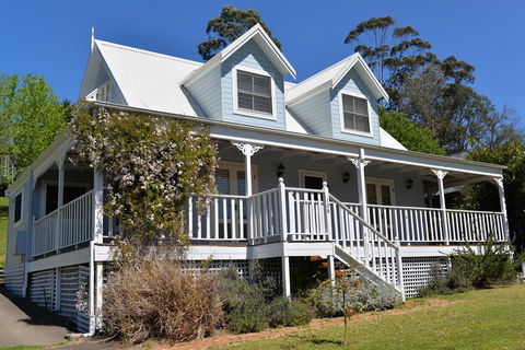 The Doll's House - Charming 2 Bedroom Cottage Just A Short Walk From The Village - Tourism Canberra 0