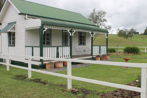 The Dollhouse Cottage - Tourism Canberra 0