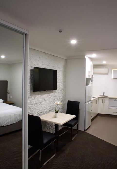 The Duck Inn Apartments - Tourism Canberra 3