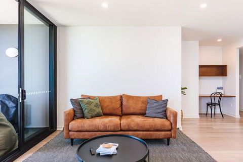 The Edge - Luxurious Waterfront Apartment - Tourism Canberra 1