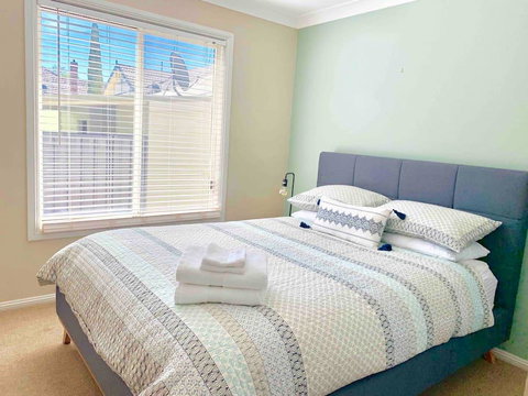 The Entertainer - Downtown Orange, Sleeps 11 - Tourism Canberra 3