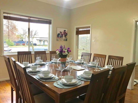 The Entertainer - Downtown Orange, Sleeps 11 - Tourism Canberra 0