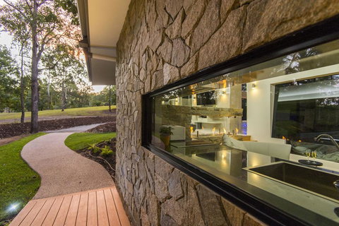 The Feathered Nest - Luxury Wildlife Retreat - Tourism Canberra 2