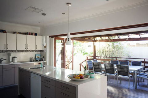 The Fremantle House - Tourism Canberra 0