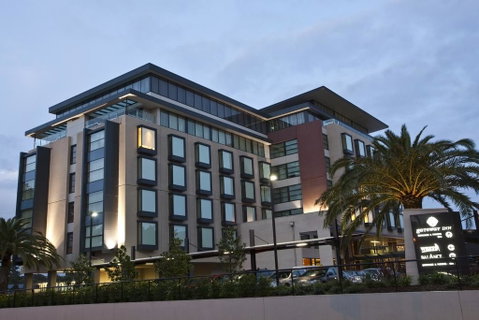 The Gateway Inn, Newcastle - Tourism Canberra 0