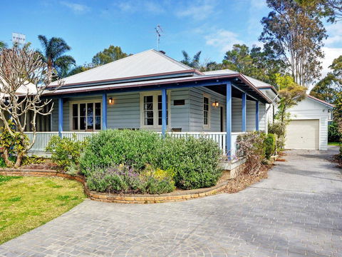 The Lakes Cottage - Tourism Canberra 0
