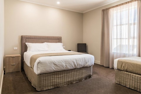 The Lighthouse Hotel - Tourism Canberra 0