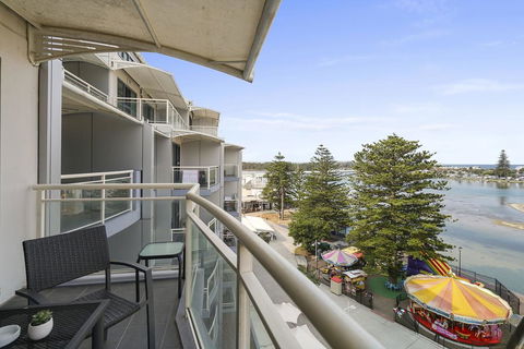 The Oaks Waterfront Resort, Unit 509 - Tourism Canberra 1