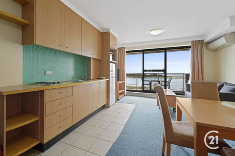 The Oaks Waterfront Resort, Unit 511 - Tourism Canberra 3