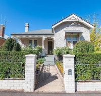 The Pearl on Prince  Stylish Cottage CBD Wifi - Tourism Canberra