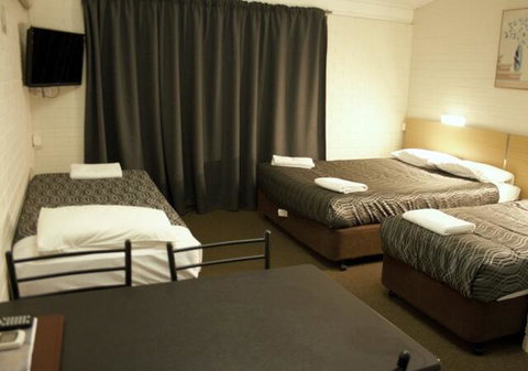 The Plains Motor Inn - Tourism Canberra 2