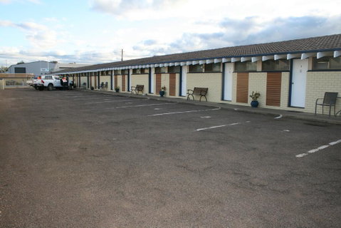 The Plains Motor Inn - Tourism Canberra 1