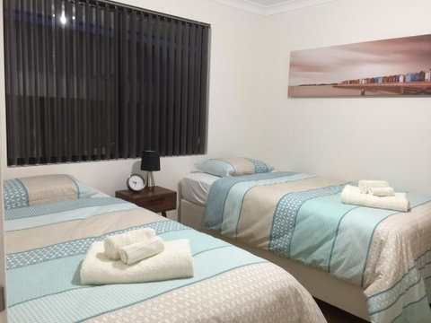 The Royal Dolphin Holiday Home - Tourism Canberra 2