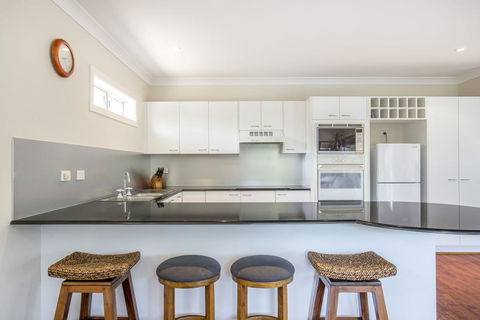 The Sands - 4/46 Jones Avenue Mollymook - Tourism Canberra 1