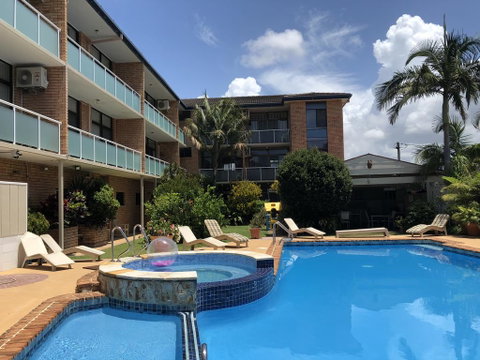 The Tahitian Holiday Apartments - Tourism Canberra 0