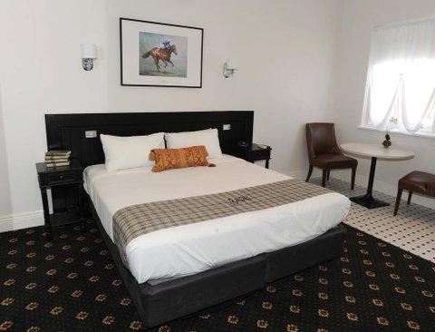 The Yarrawonga Hotel - Tourism Canberra 0