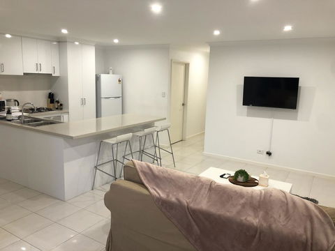 Three Bedroom, Two Bathroom Family Home - Tourism Canberra 1