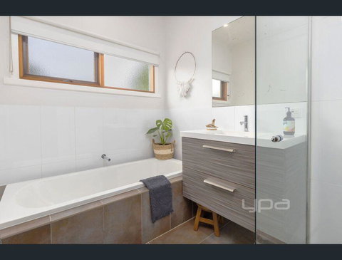 Toot Toot ! 50s Classic Beach House With Bungalow - Tourism Canberra 1