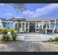 Toot Toot  50s Classic Beach House with Bungalow - Tourism Canberra