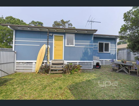Toot Toot ! 50s Classic Beach House With Bungalow - Tourism Canberra 3