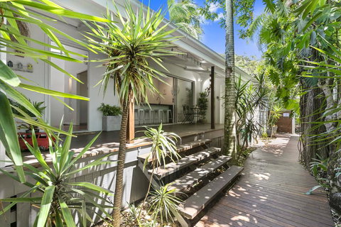 Tranquil & Tropical, Sunshine Beach - Tourism Canberra 2