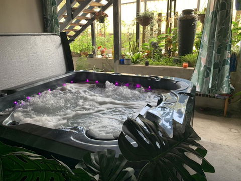 Tranquil Spa Retreat - Tourism Canberra 1