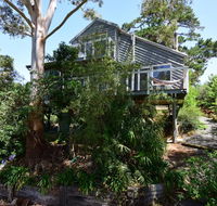 Treetops - Newly renovated in the village - Tourism Canberra