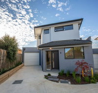 Trendy sweet home 4BedsBlackburn South - Tourism Canberra