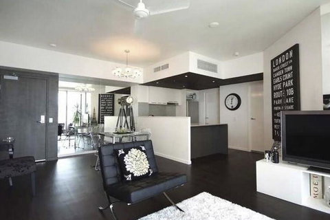 Trilogy On The Esplanade. Room With A View! - Tourism Canberra 3