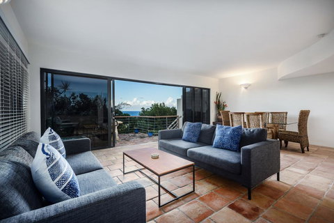 Tuscan Inspired Townhouse Minutes From The Beach - Tourism Canberra 2