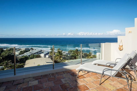 Tuscan Inspired Townhouse Minutes From The Beach - Tourism Canberra 1