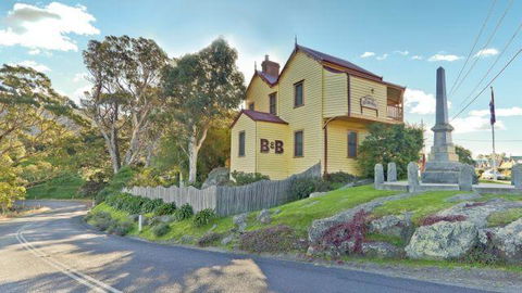 Two Story Bed And Breakfast - Tourism Canberra 0