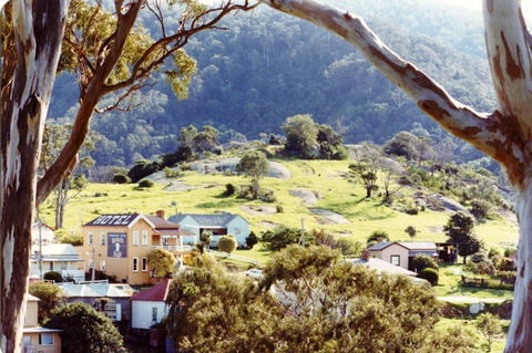 Two Story Bed And Breakfast - Tourism Canberra 2