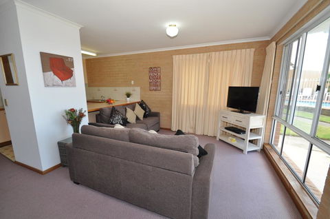 Unit 1, Countess Court - Tourism Canberra 1