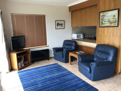 Unit 2, Ballingalla Apartments - Tourism Canberra 2