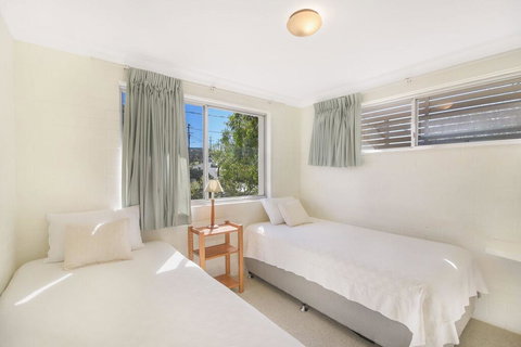 Unit 3 At 4 Pelican Street, Peregian Beach, Noosa Shire - Tourism Canberra 2