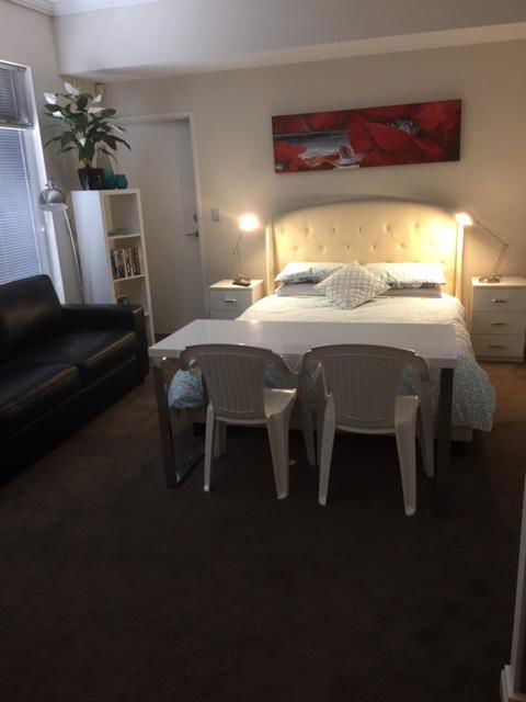 Venetian Canal 1 Bedroom Apartment - Tourism Canberra 3