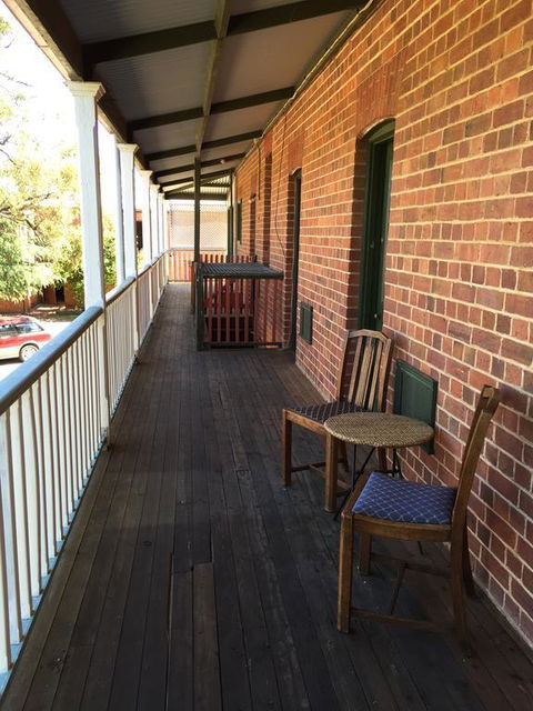 Victoria Hotel Rutherglen - Tourism Canberra 3