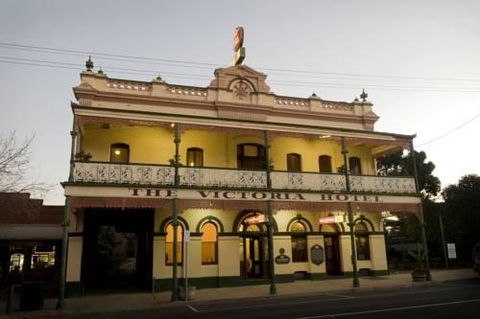 Victoria Hotel Rutherglen - Tourism Canberra 0