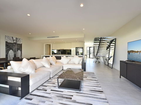 Villa Capri Waterside At Trinity Point - Tourism Canberra 1