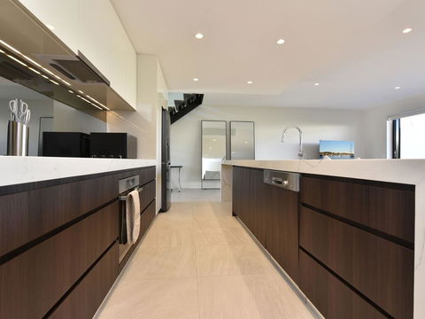 Villa Capri Waterside At Trinity Point - Tourism Canberra 2