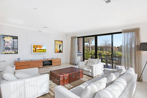 Villa Saachi - Tourism Canberra 3