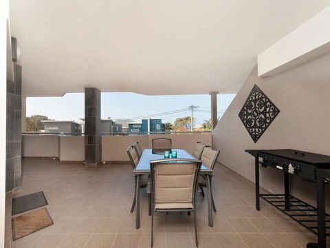 Villa Serene @ Fingal Bay - Tourism Canberra 3